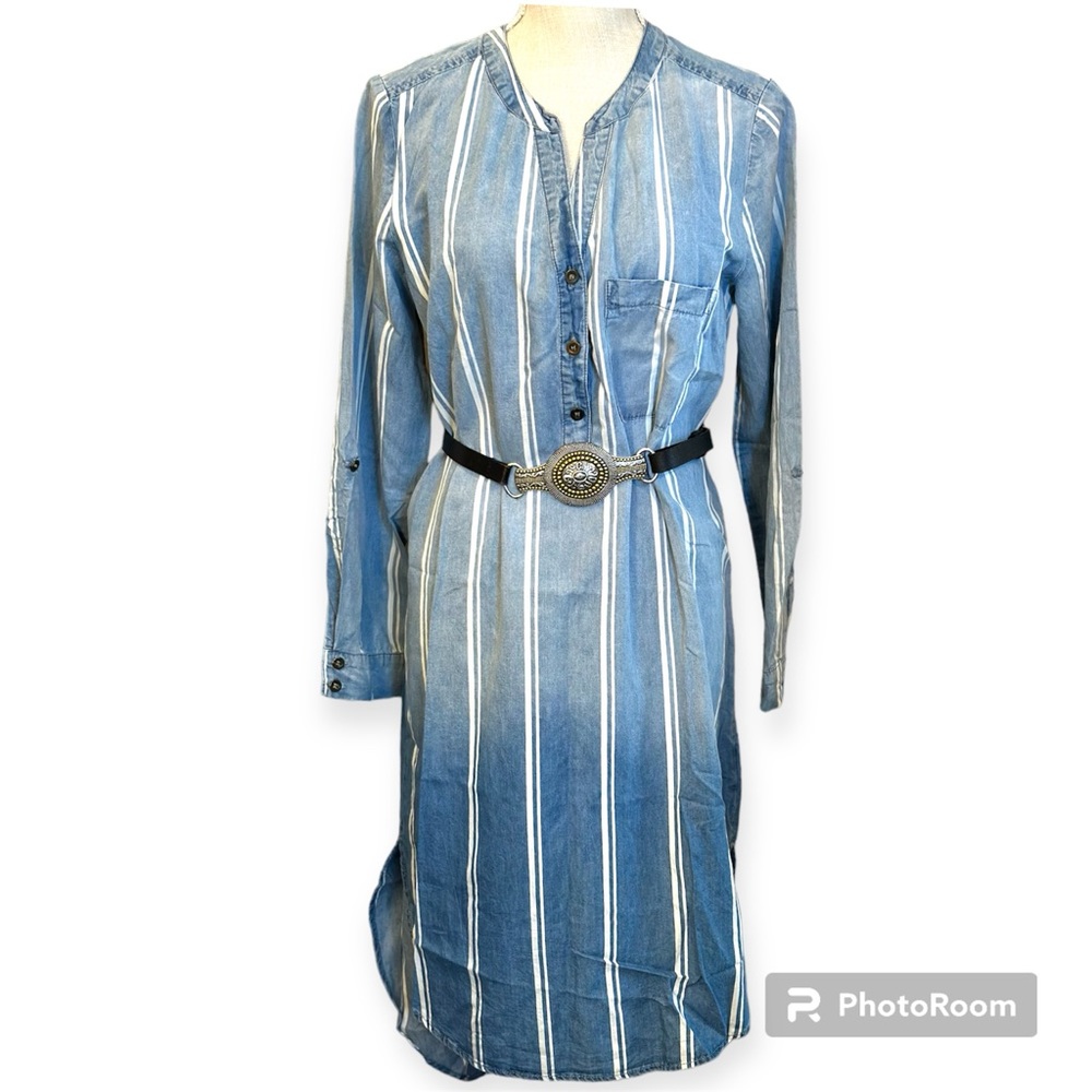 AUW size 8 chambray striped color fade midi quarter button down side slits dress